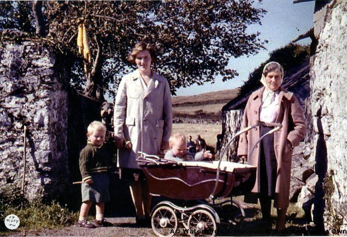 Two Ladies With Pram & Two Children in Cill an Fhuartainn, Ring