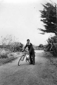 Eamonn Meehan With Racing Bicycle, Ring