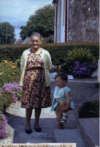 Nancy Cuddihy And Her Grand Daughter Baile na nGall  (Ballinagoul), An Rinn